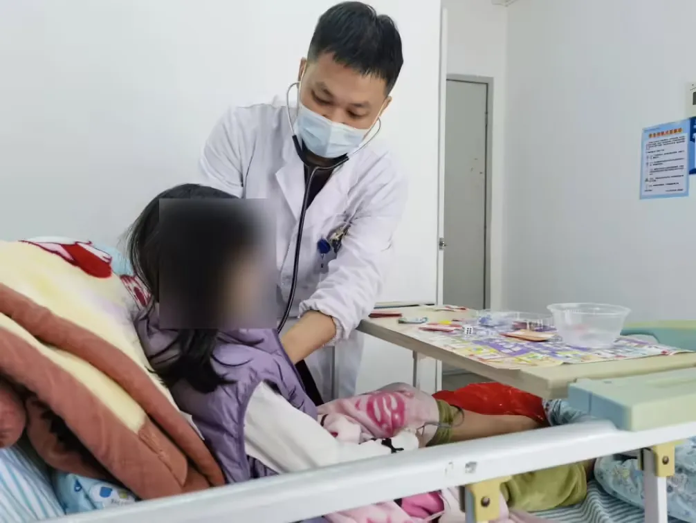 家长 AI 问诊误病情，医生提醒遵医嘱-会懂网