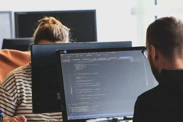 Golang还是Java?选对助你成高收入人上人,编程学霸这样选-会懂网