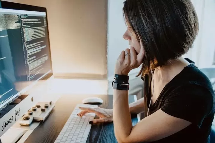 SQL和Python谁更容易自学?选对让你轻松成编程学霸少走弯路插图1 SQL和Python谁更容易自学?选对让你轻松成编程学霸少走弯路插图1