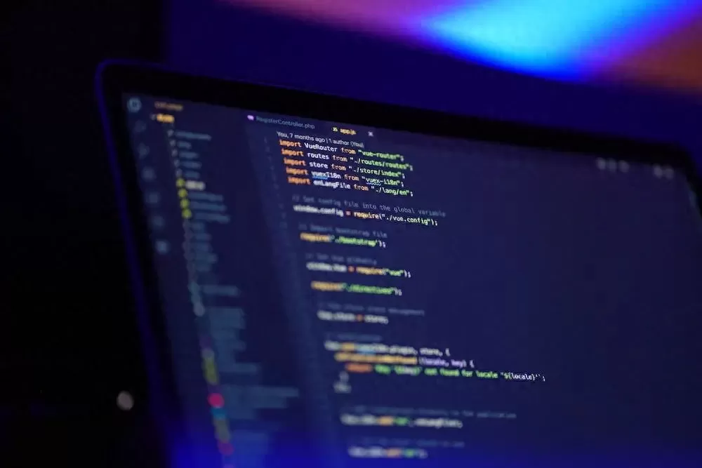 Vue和React谁更容易上手?揭秘让你快速掌握的技巧,成前端达人-会懂网