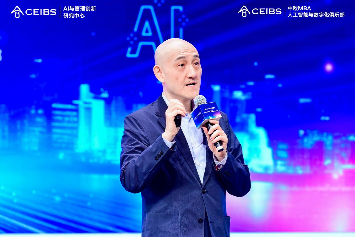 韦青中欧论坛“炸场”:AI时代,别被“红馒头”迷了眼!插图 韦青中欧论坛“炸场”:AI时代,别被“红馒头”迷了眼!插图
