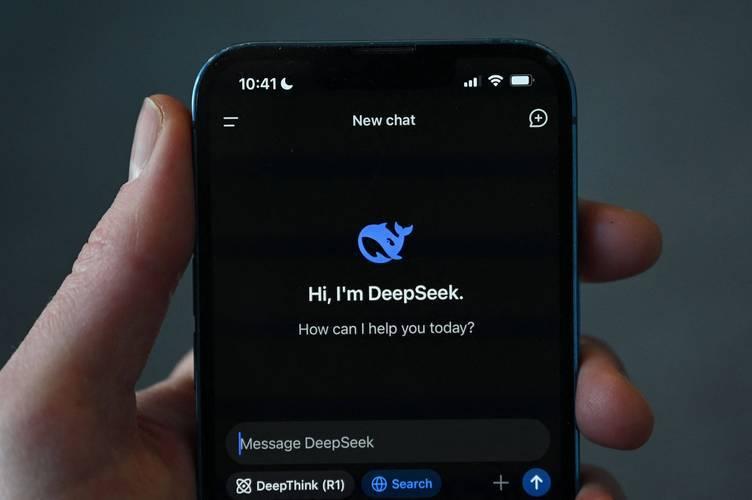 DeepSeek 真的凉了吗?下载量暴跌背后,是 “危机” 还是 “新机”?-会懂网