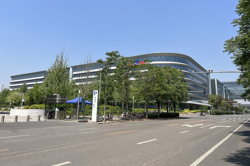 百度全栈AI被券商重估:文心5.1、昆仑芯与萝卜快跑的协同账-会懂网